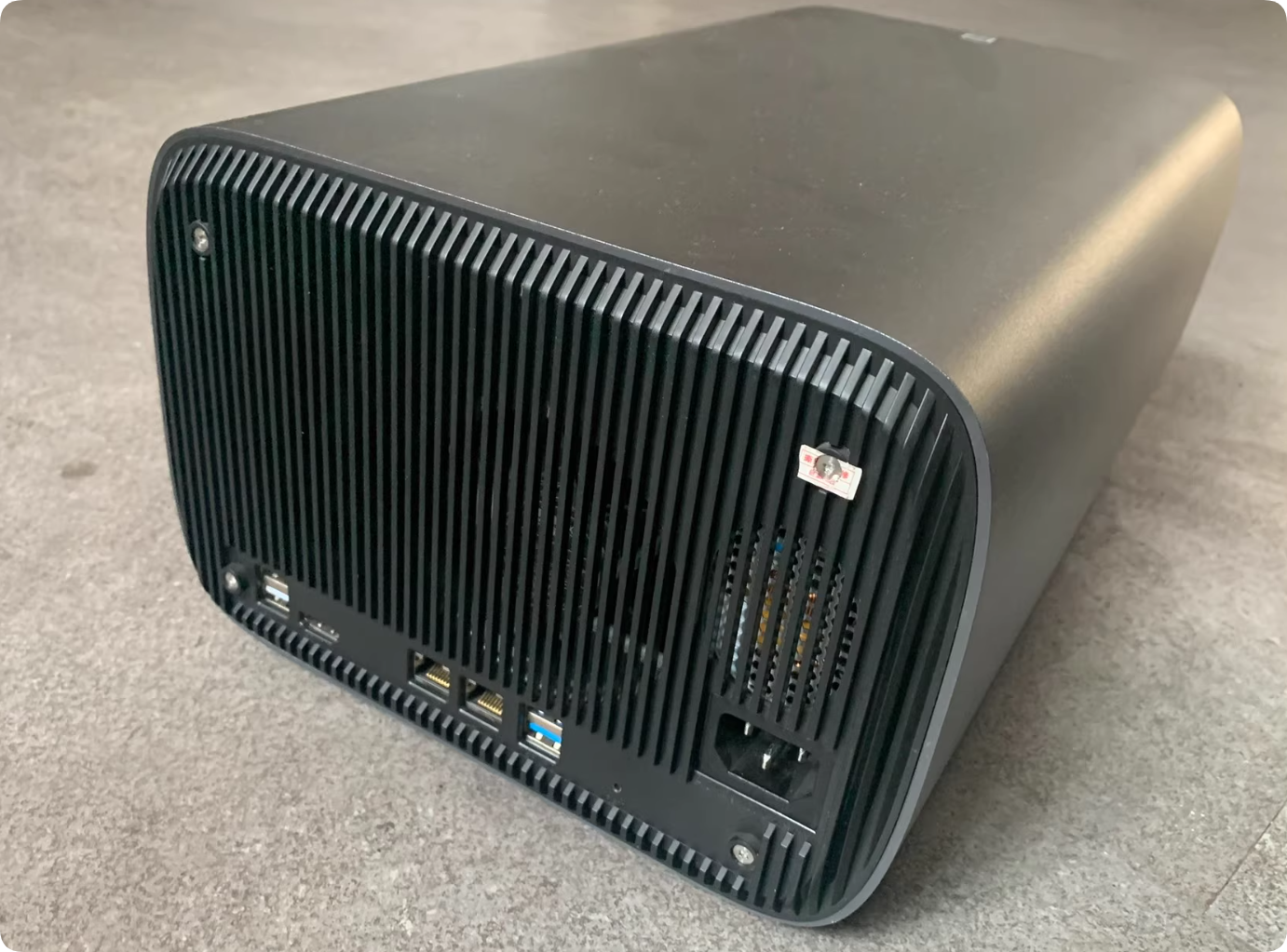 星哥带你玩飞牛 NAS 硬件 03:五盘位 +N5105+ 双网口的成品 NAS 值得入手吗 星哥带你玩飞牛 NAS 硬件 03:五盘位 +N5105+ 双网口的成品 NAS 值得入手吗